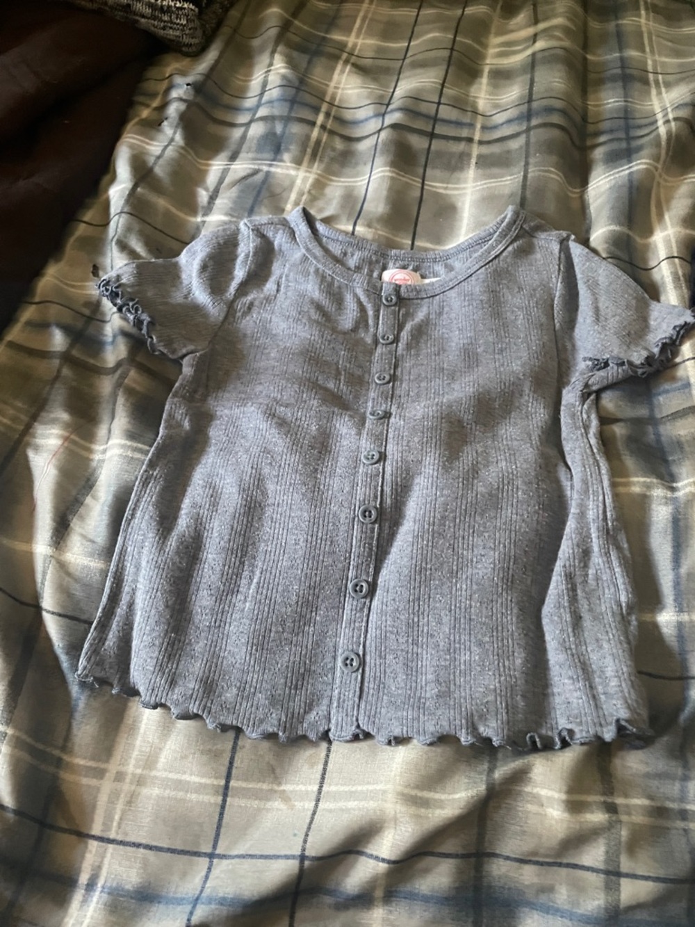wonder nation Gray Ribbed Button-Front Tee with Ruffle Trim